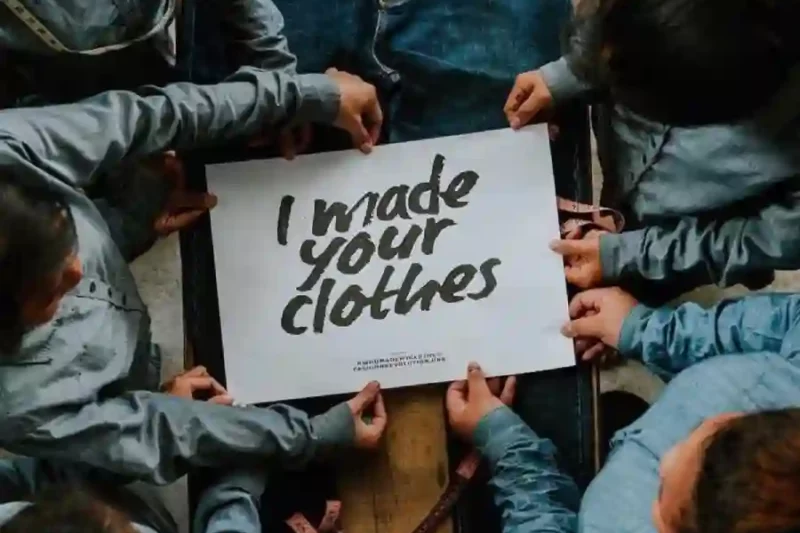 FANNA és Fashion Revolution Hungary közös felvonulása a fenntartható divatért