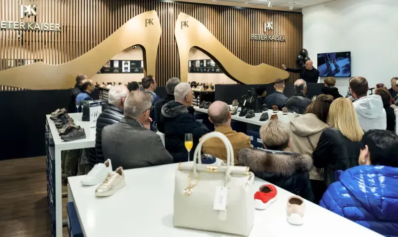 Egy különleges nyílt nap keretében március 1-jén a CAPRICE Schuhproduktion GmbH & Co. KG megnyitotta kapuit,  egyben megünnepelte az új PETER KAISER üzlet megnyitását Pirmasensben