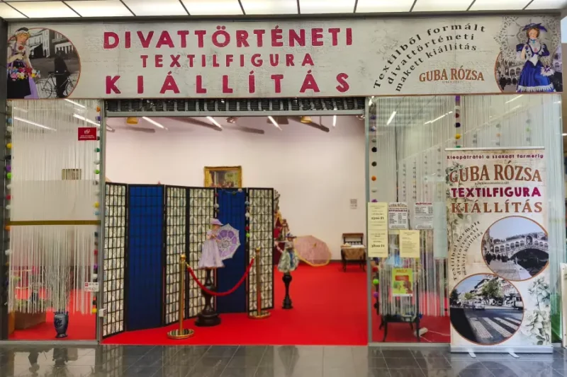 Folytatódik a rendhagyó időutazás Guba Rózsa különleges babáinak világában